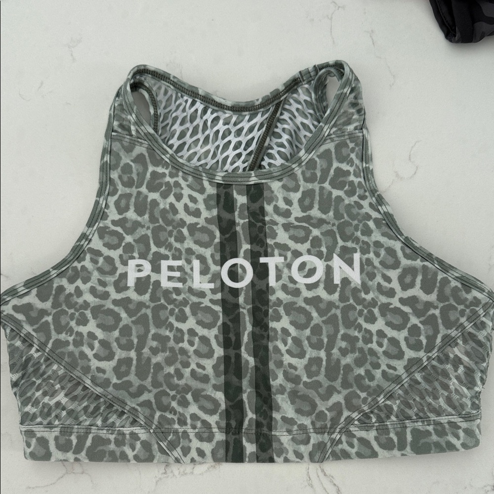 Peloton Women's Leopard Print Sports Bra - Olive Green
